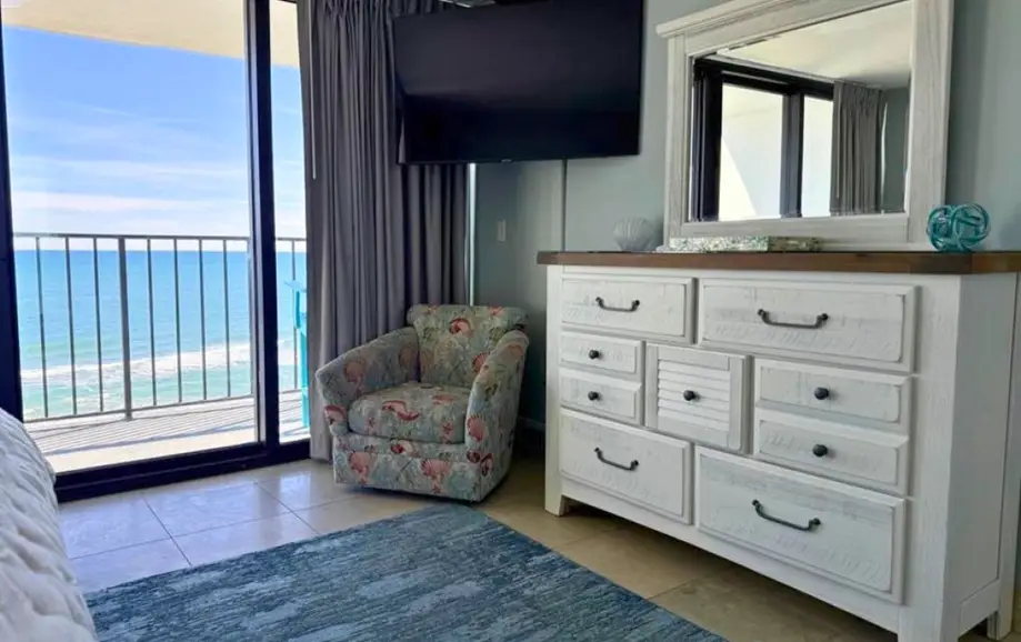 Atlantic Towers 714- Wavy Daze